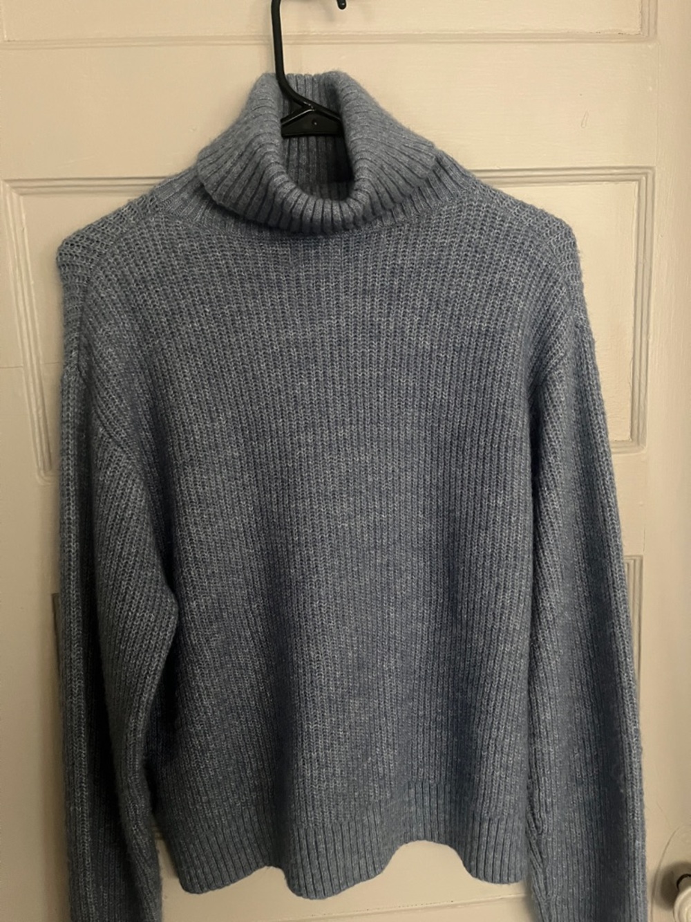 H&M Women's Light Blue Ribbed Turtleneck Sweater